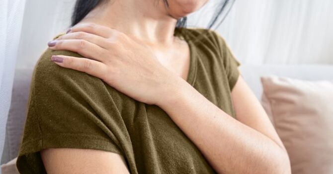 How Chiropractic Care Supports Rotator Cuff and Shoulder Pain Relief